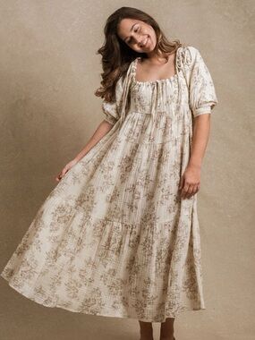 Nueflora Cream Floral Tiered Maxi Dress